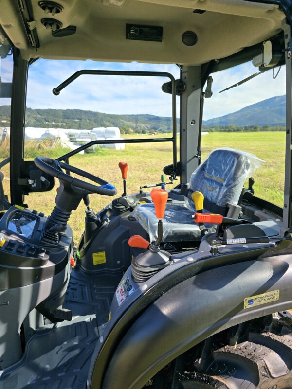 Solis 26 9+9 4WD Med Hytte - Bilde 7